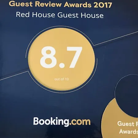 Red House בית הארחה נסבר