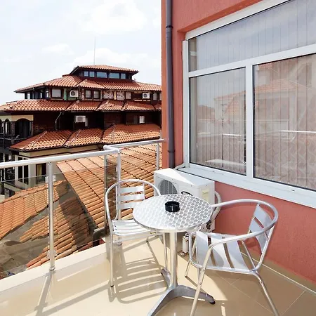 Red House 3* נסבר