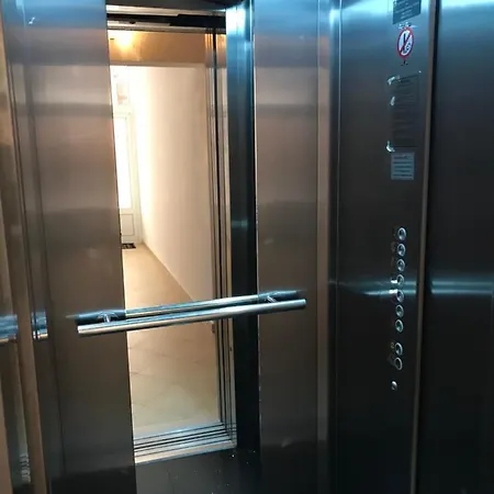 Konukevi Red House 3*