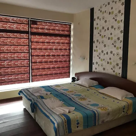 Red House * نيسيبار