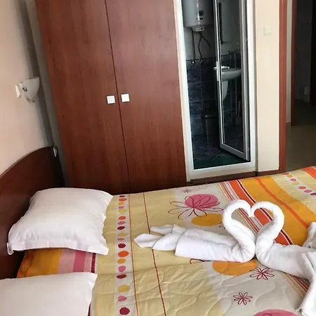 Red House نيسيبار