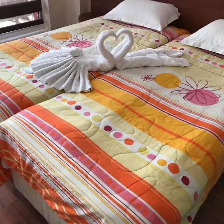 Red House بيت ضيافة نيسيبار