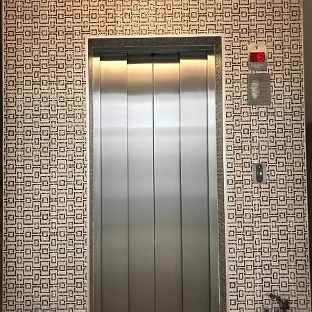 Red House نيسيبار