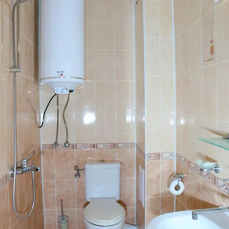 بيت ضيافة Red House نيسيبار