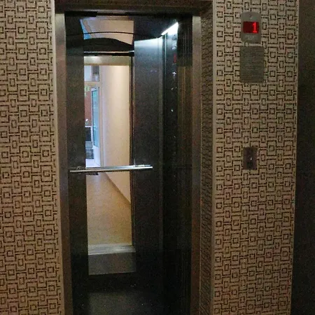 بيت ضيافة Red House نيسيبار