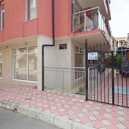 Red House بيت ضيافة