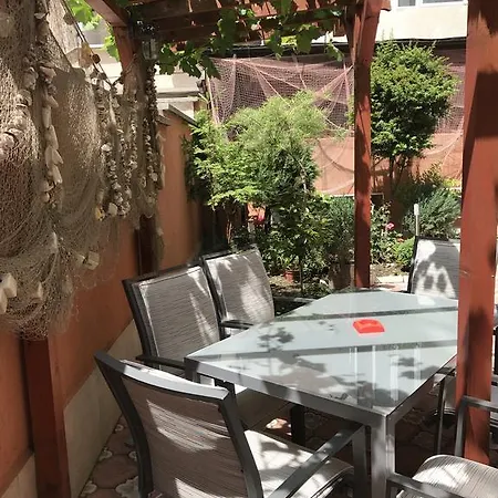 Red House 内塞伯尔